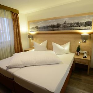 Standard Zimmer mit Kingsize-Bett